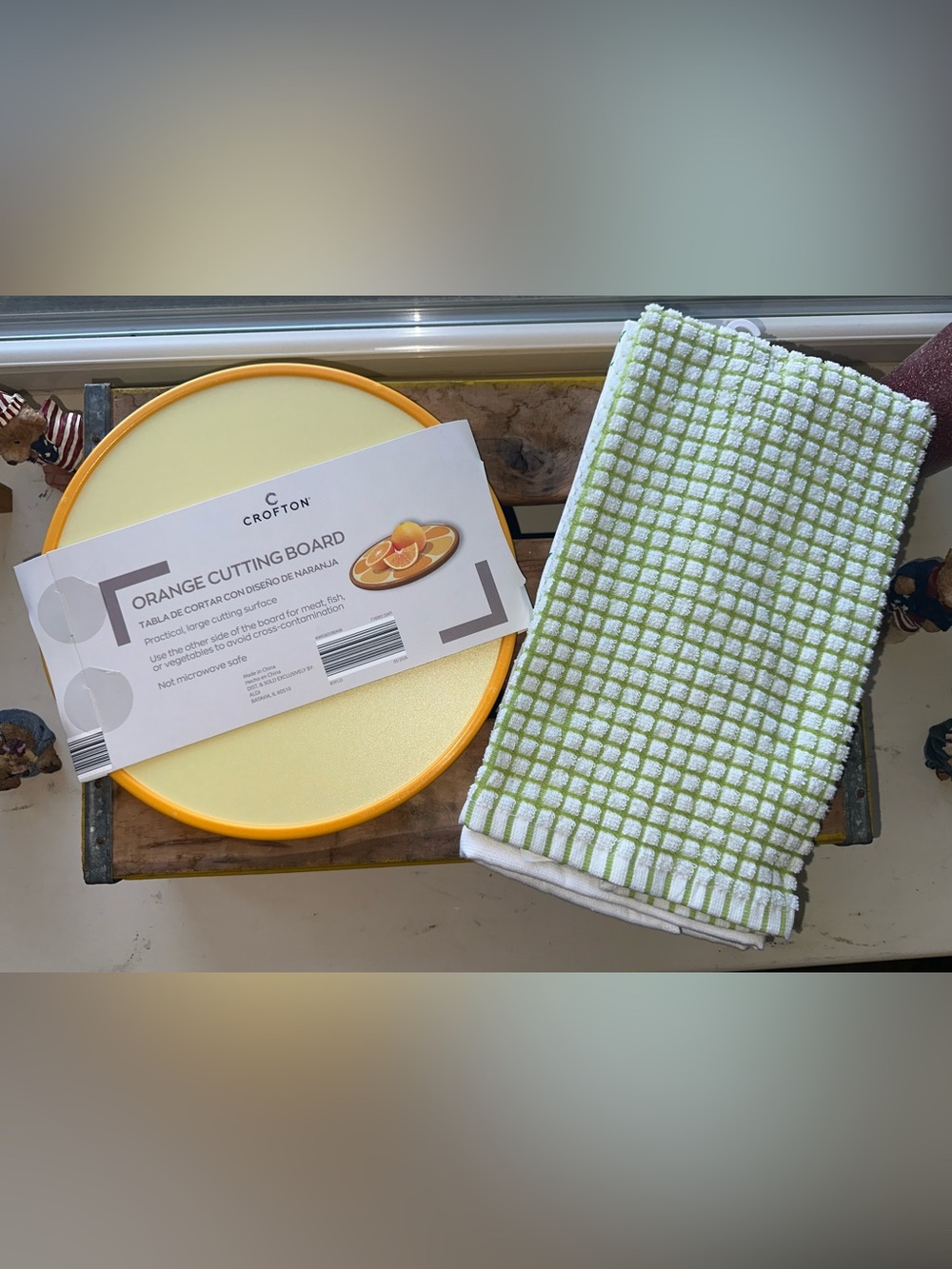 Orange Citrus Bundle includes orange cutting board with 2 dish towels - New - Picture 2 of 7